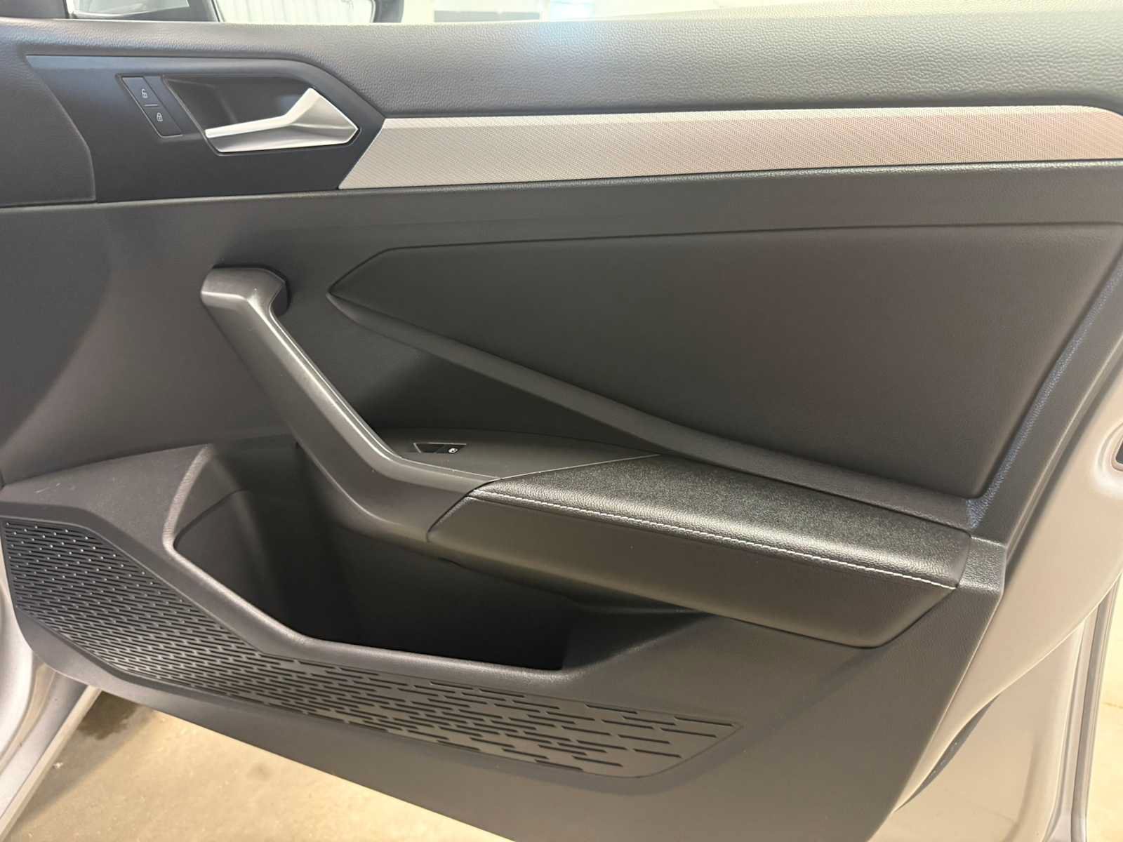 Certified 2023 Volkswagen Jetta S FWD image 28