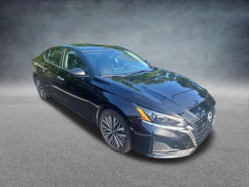 Used 2025 Nissan Altima 2.5 SV FWD image 9