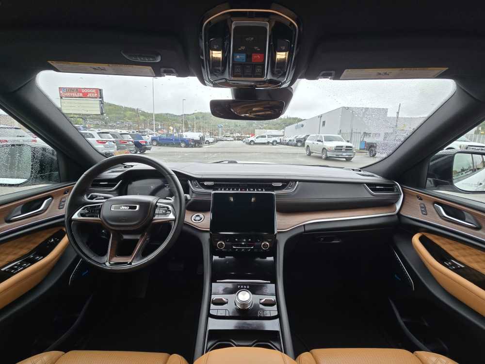 Used 2022 Jeep Grand Cherokee L Summit w/ Luxury Tech Group V image 14