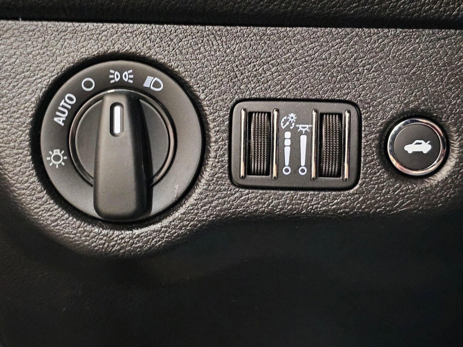 Used 2021 Dodge Challenger SXT image 26