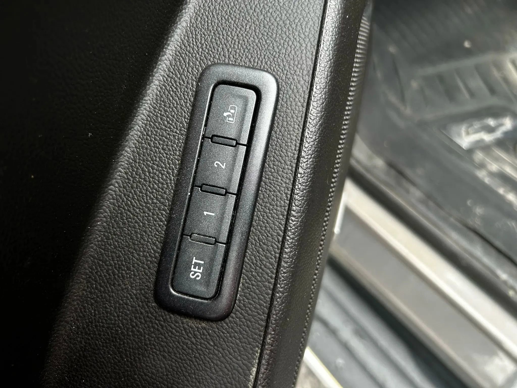 Used 2018 Chevrolet Suburban Premier image 32