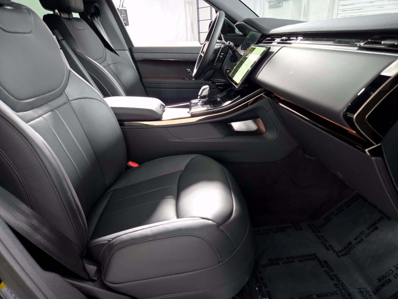 New 2027 Land Rover Range Rover Sport Dynamic SE AWD/4WD image 3
