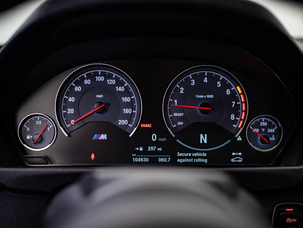 Used 2015 BMW M4 Convertible image 30