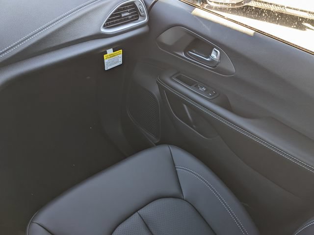 New 2026 Chrysler Pacifica Select FWD image 12
