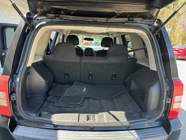 Used 2016 Jeep Patriot Latitude FWD image 13