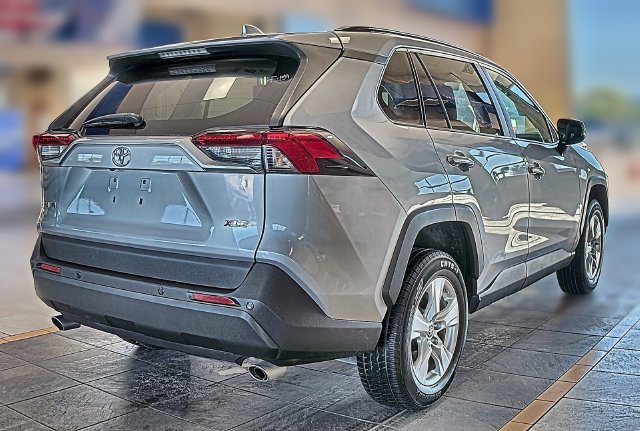 Used 2019 Toyota RAV4 XLE FWD image 4