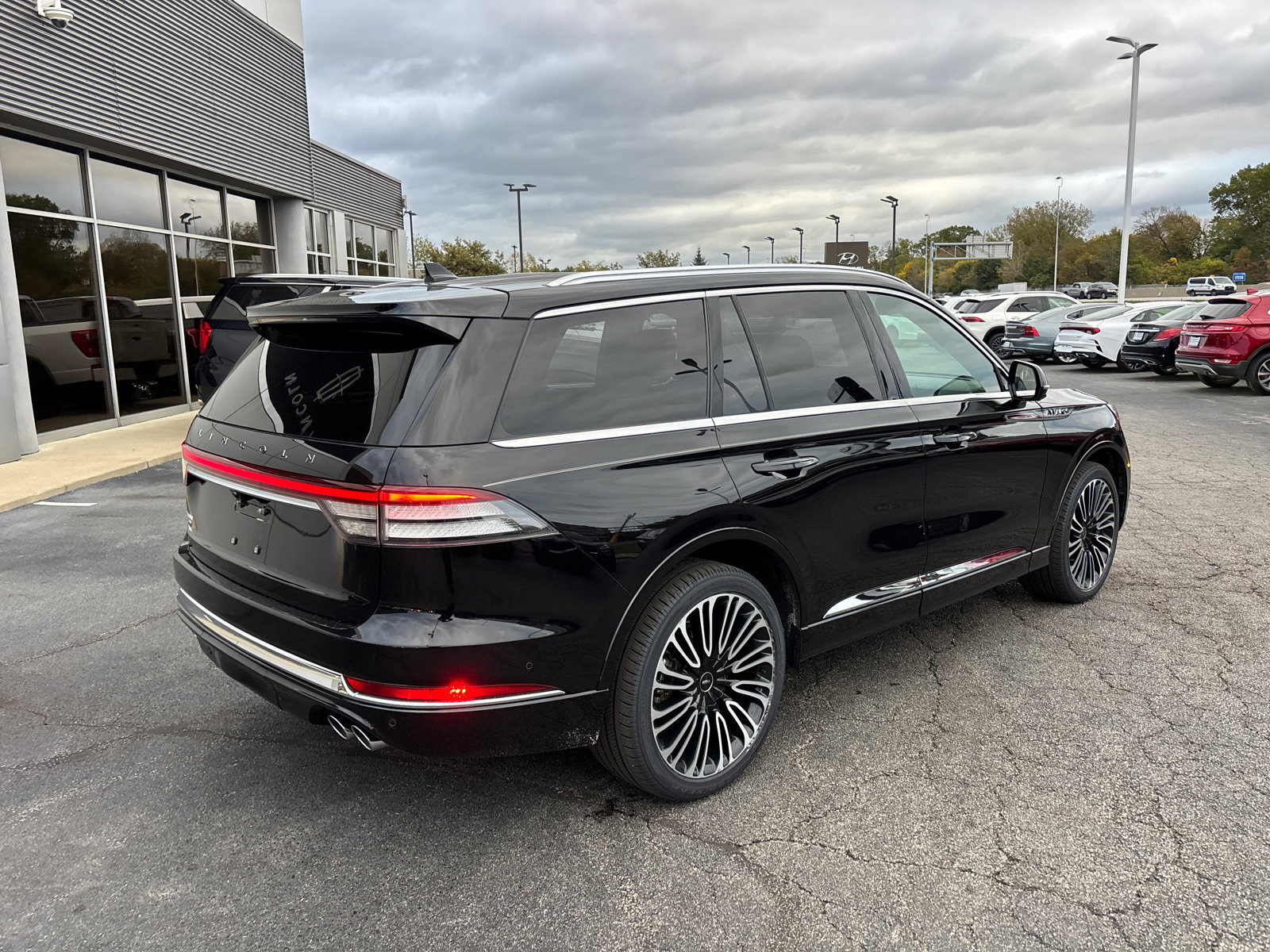 Used 2023 Lincoln Aviator Black Label w/ Class IV Trailer Tow Package image 7