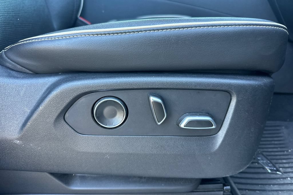 Certified 2021 Cadillac Escalade ESV Premium Luxury w/ Driver Assist Tech Package AWD/4WD image 23