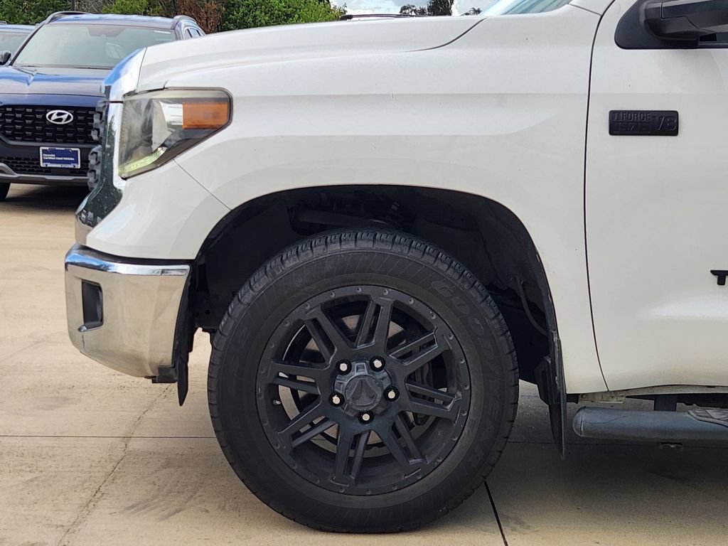Used 2020 Toyota Tundra SR5 w/ SR5 Leather Package RWD image 10