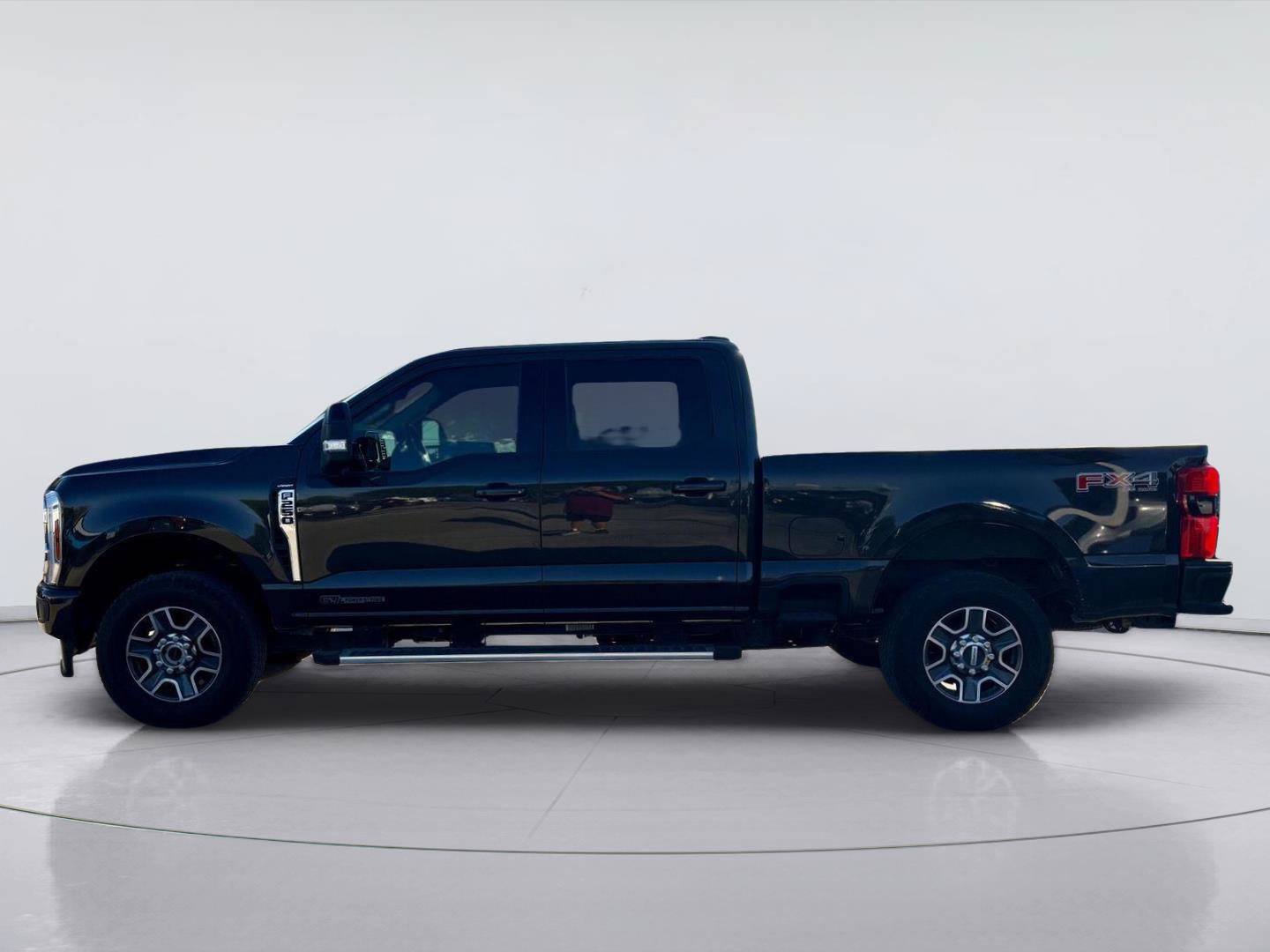 Used 2025 Ford F250 Lariat w/ FX4 Off-Road Package AWD/4WD image 4