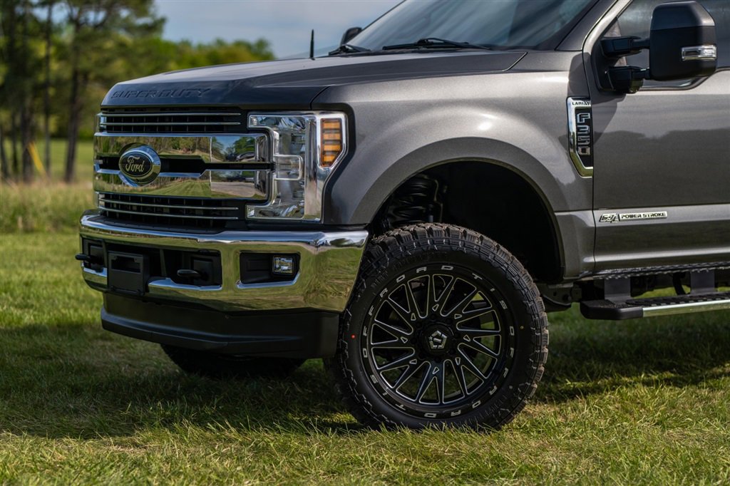Used 2019 Ford F350 Lariat w/ Lariat Ultimate Package AWD/4WD image 2