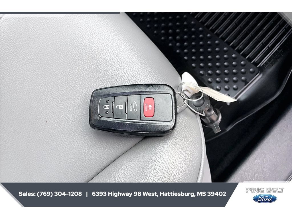 Used 2023 Toyota Highlander XLE FWD image 10