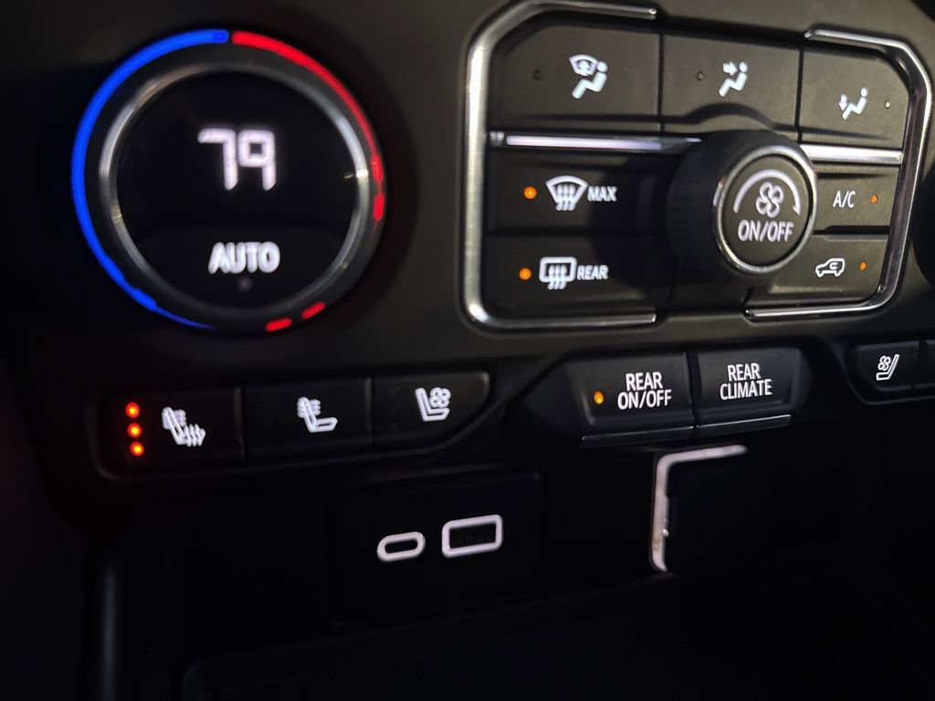 Used 2023 Chevrolet Suburban Premier image 29