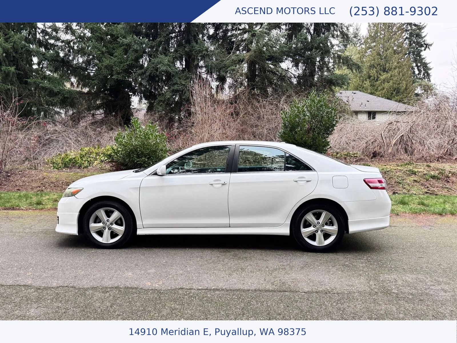 Used 2011 Toyota Camry SE image 2