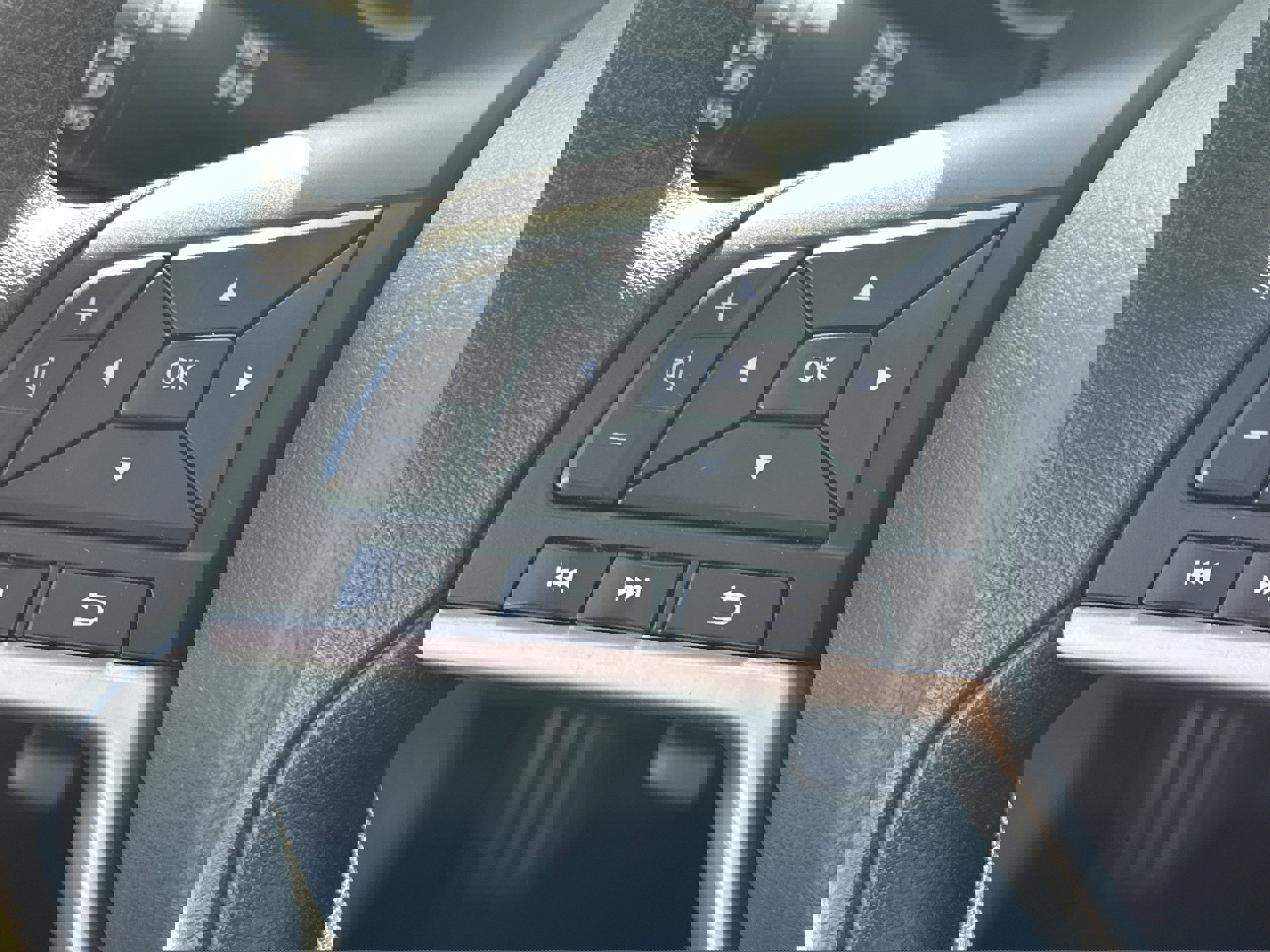 Used 2025 Nissan Altima 2.5 SV image 24