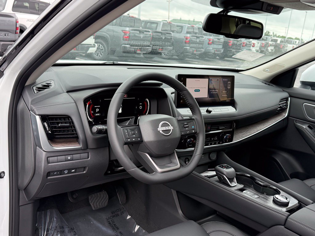 New 2026 Nissan Rogue Platinum AWD/4WD image 3