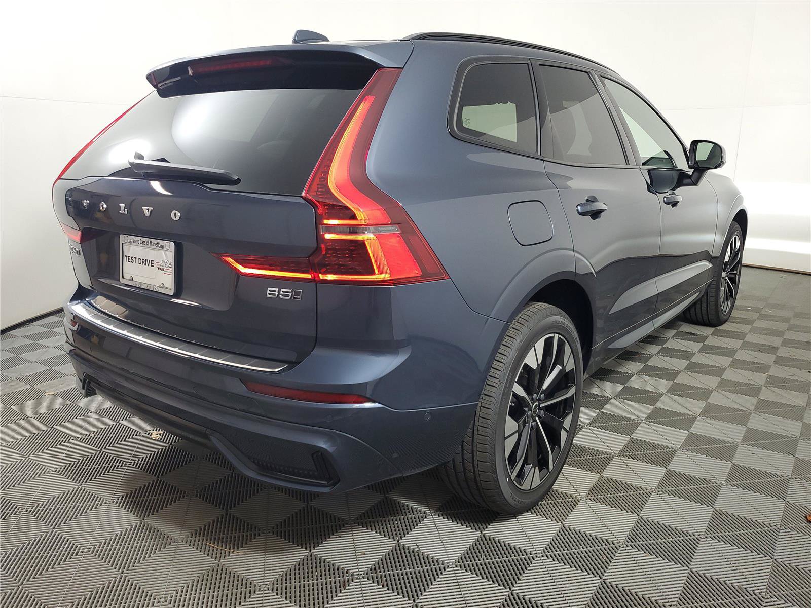 New 2026 Volvo XC60 B5 Plus w/ Protection Package Premier AWD/4WD image 6