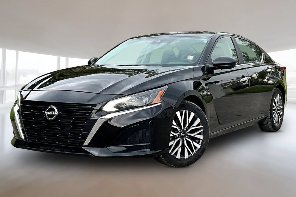 Used 2024 Nissan Altima 2.5 SV