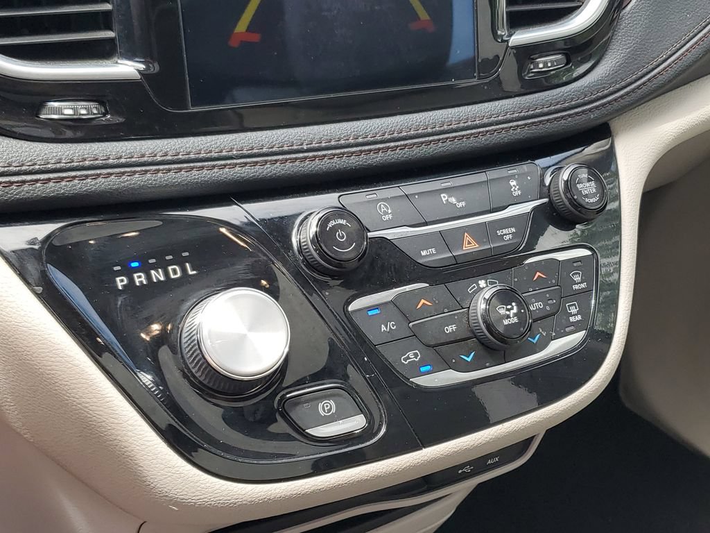 Used 2019 Chrysler Pacifica Limited FWD image 31
