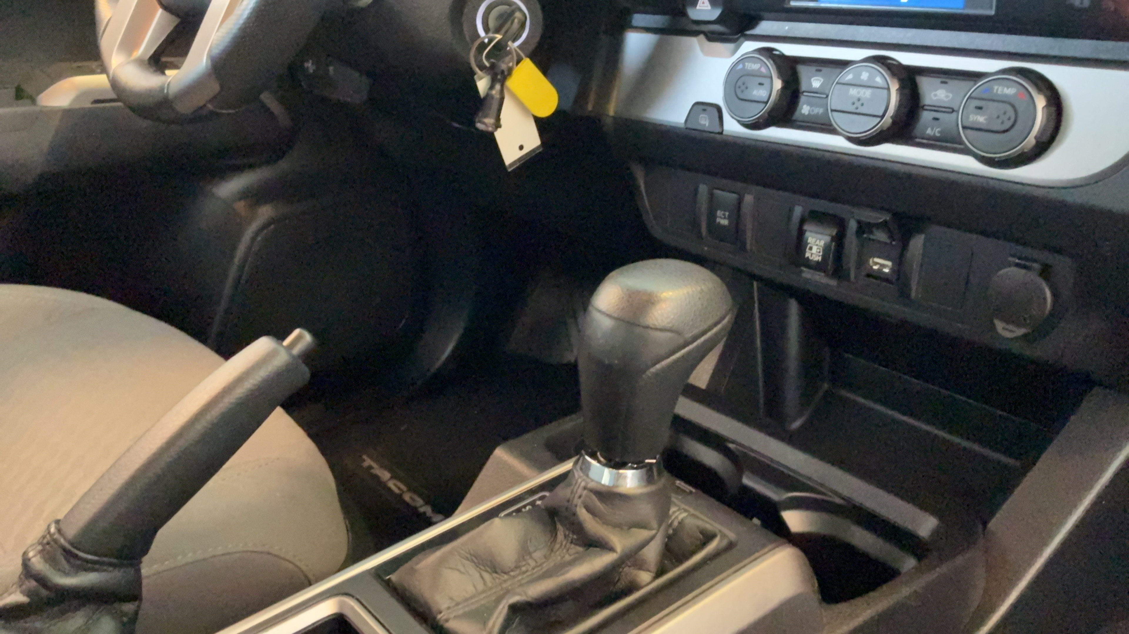 Used 2021 Toyota Tacoma SR5 RWD image 39