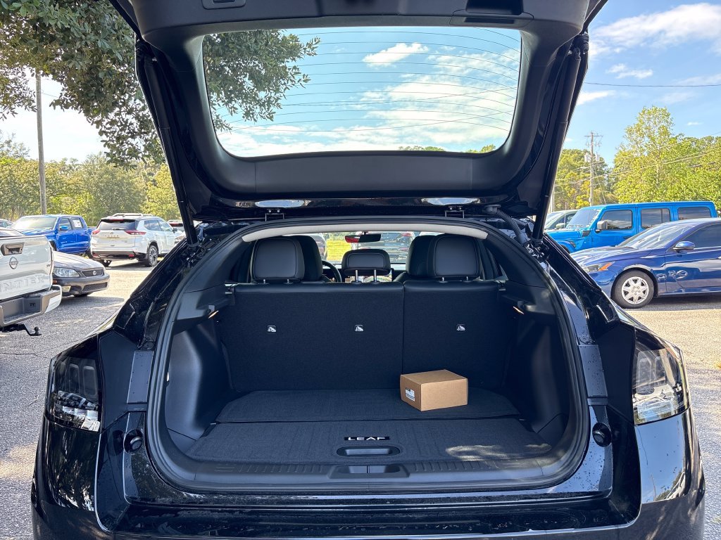 New 2026 Nissan Leaf Platinum+ w/ Cargo Package (Platinum+) FWD image 22