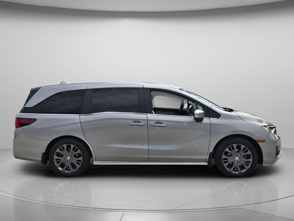 Certified 2025 Honda Odyssey Touring image 3