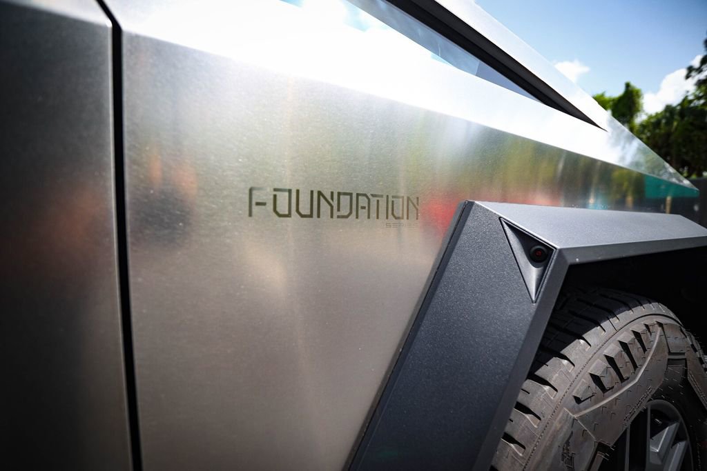 Used 2024 Tesla Cybertruck AWD Crew Cab image 12