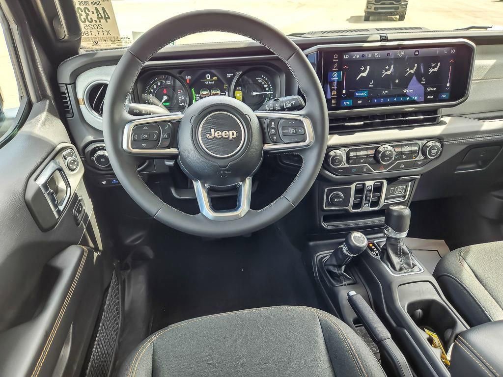 Used 2025 Jeep Wrangler Unlimited Sahara AWD/4WD image 11