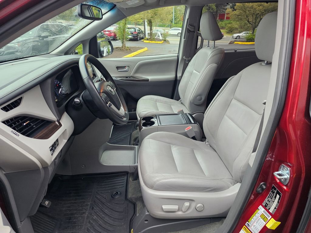 Used 2017 Toyota Sienna XLE w/ XLE Navigation Package FWD image 23