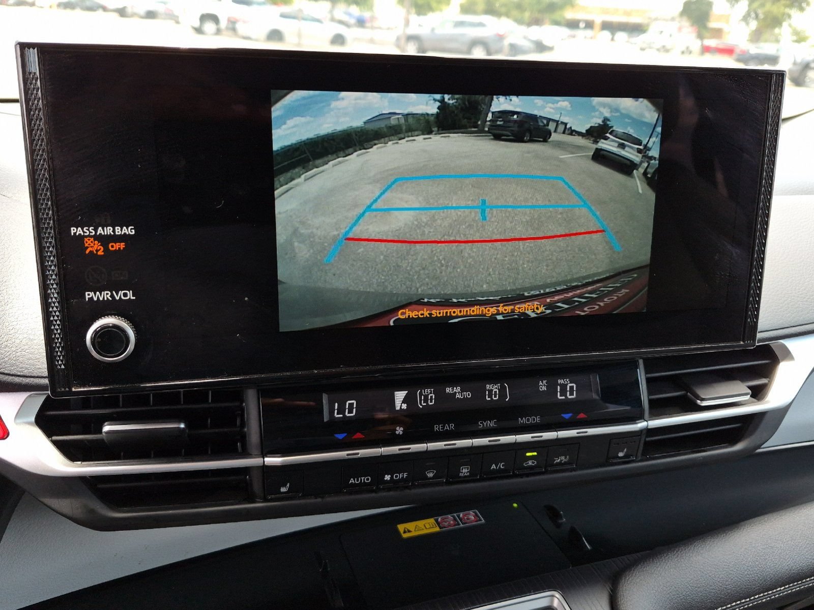 Used 2025 Toyota Sienna XLE FWD image 19