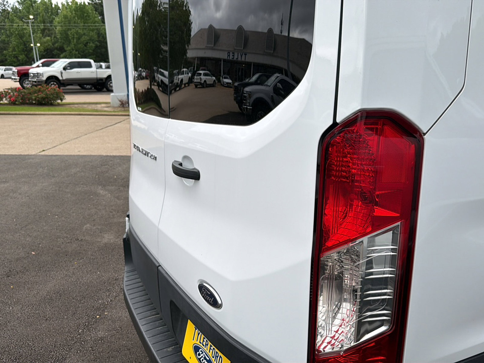 Used 2024 Ford Transit 250 148 Medium Roof w/ Load Area Protection Package image 9