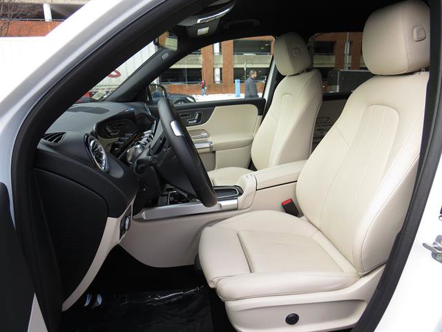 Used 2025 Mercedes-Benz GLB 250 4MATIC image 17