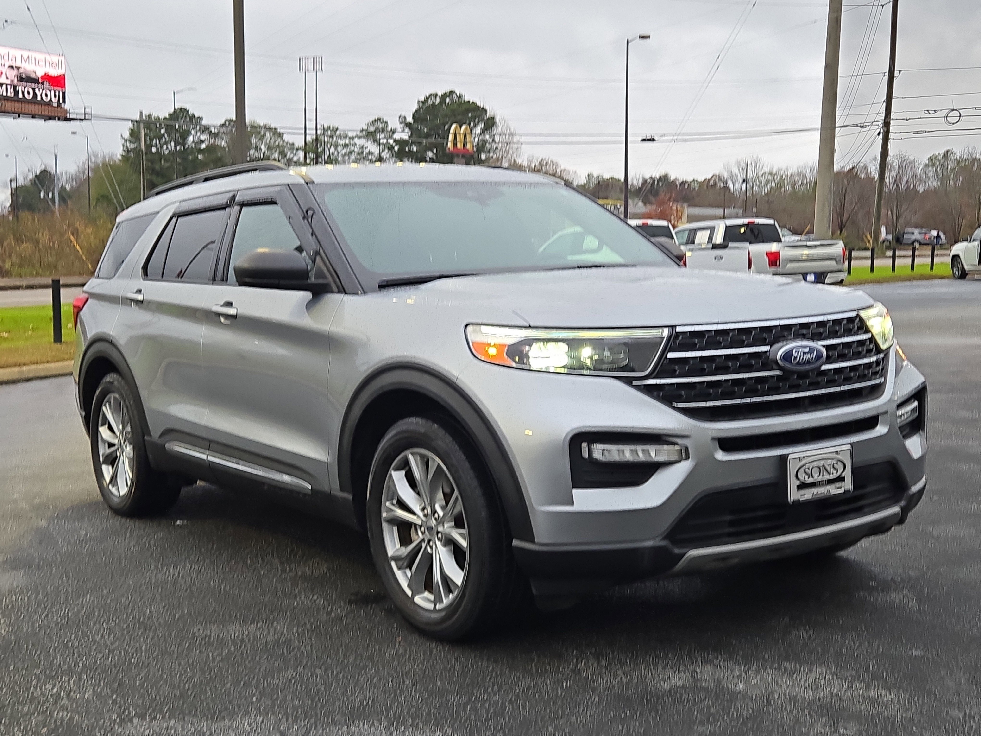 Used 2020 Ford Explorer XLT w/ Equipment Group 202A image 4