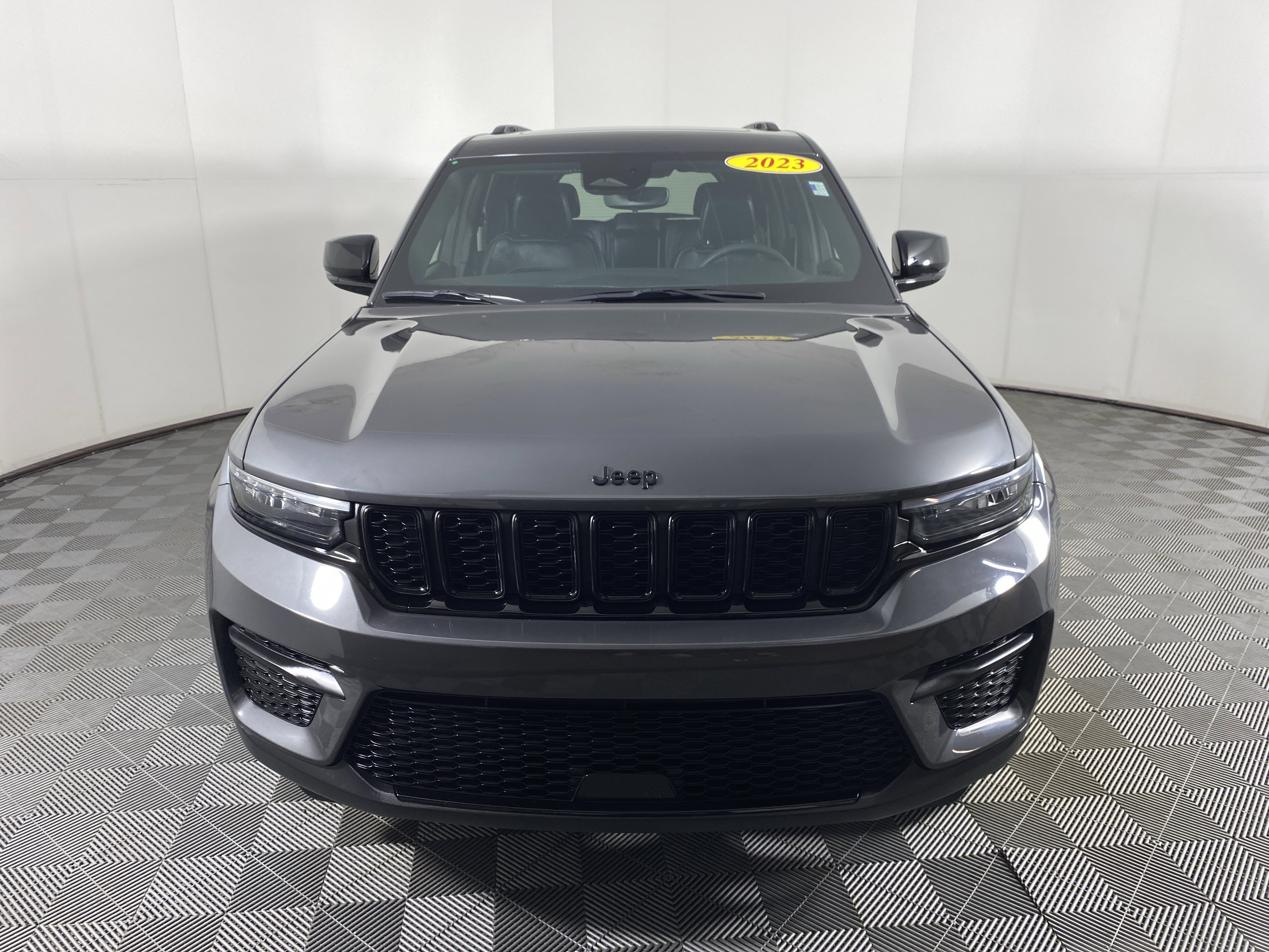 Used 2023 Jeep Grand Cherokee Altitude image 12