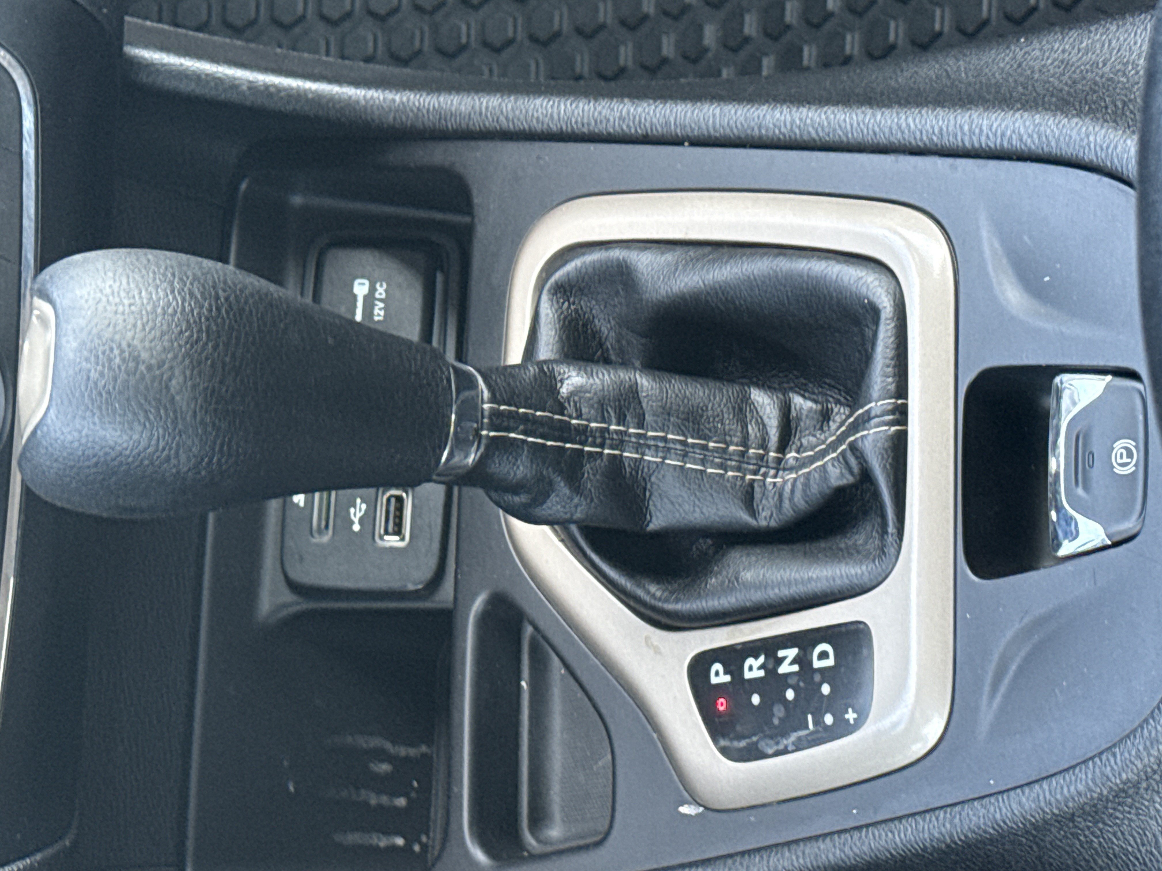 Used 2016 Jeep Cherokee Sport w/ Cold Weather Group FWD image 25