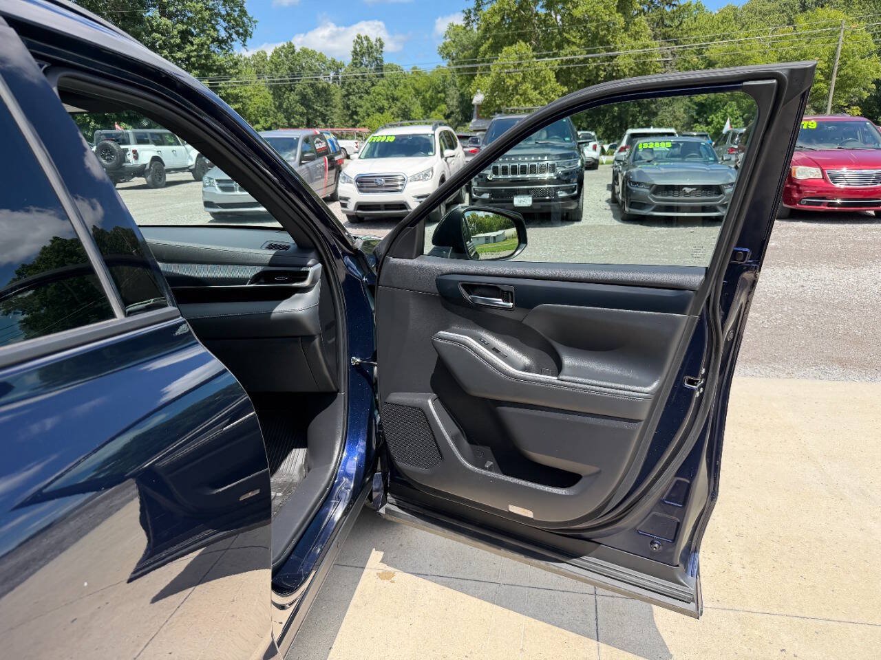 Used 2022 Toyota Highlander XSE AWD/4WD image 12