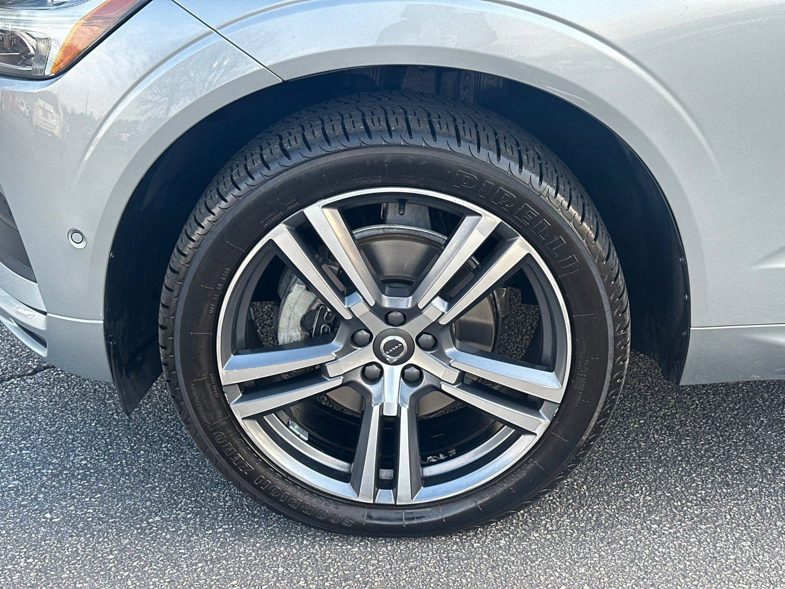 Used 2018 Volvo XC60 T5 Momentum w/ Convenience Package image 11