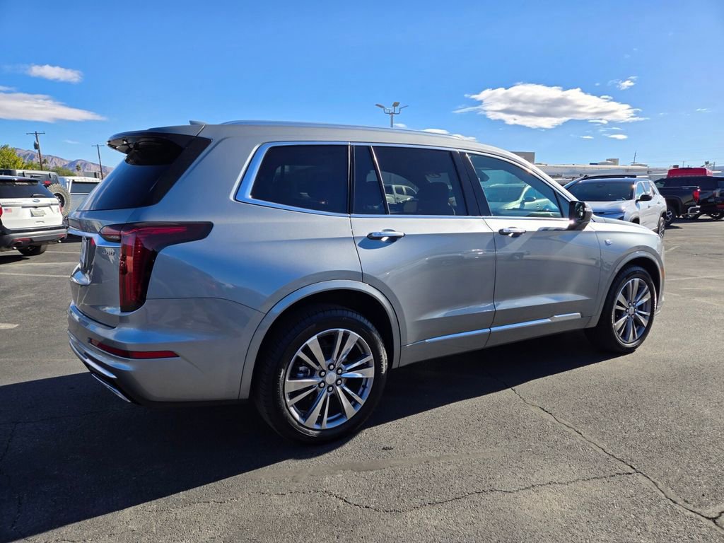 Used 2025 Cadillac XT6 Premium Luxury image 6