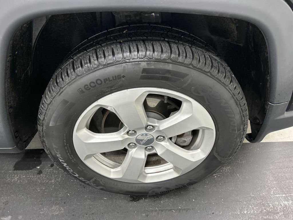 Used 2019 Jeep Compass Latitude w/ Popular Equipment Group AWD/4WD image 8