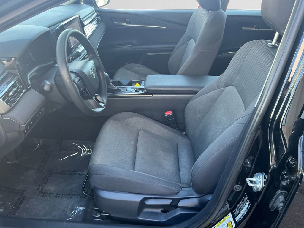 Used 2025 Toyota Camry LE image 9