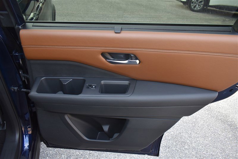 Used 2022 Nissan Pathfinder Platinum w/ Cargo Package image 33