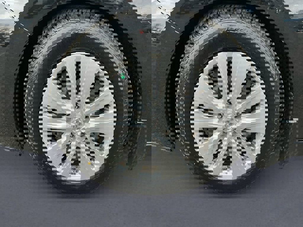 Used 2020 Nissan Sentra S image 9