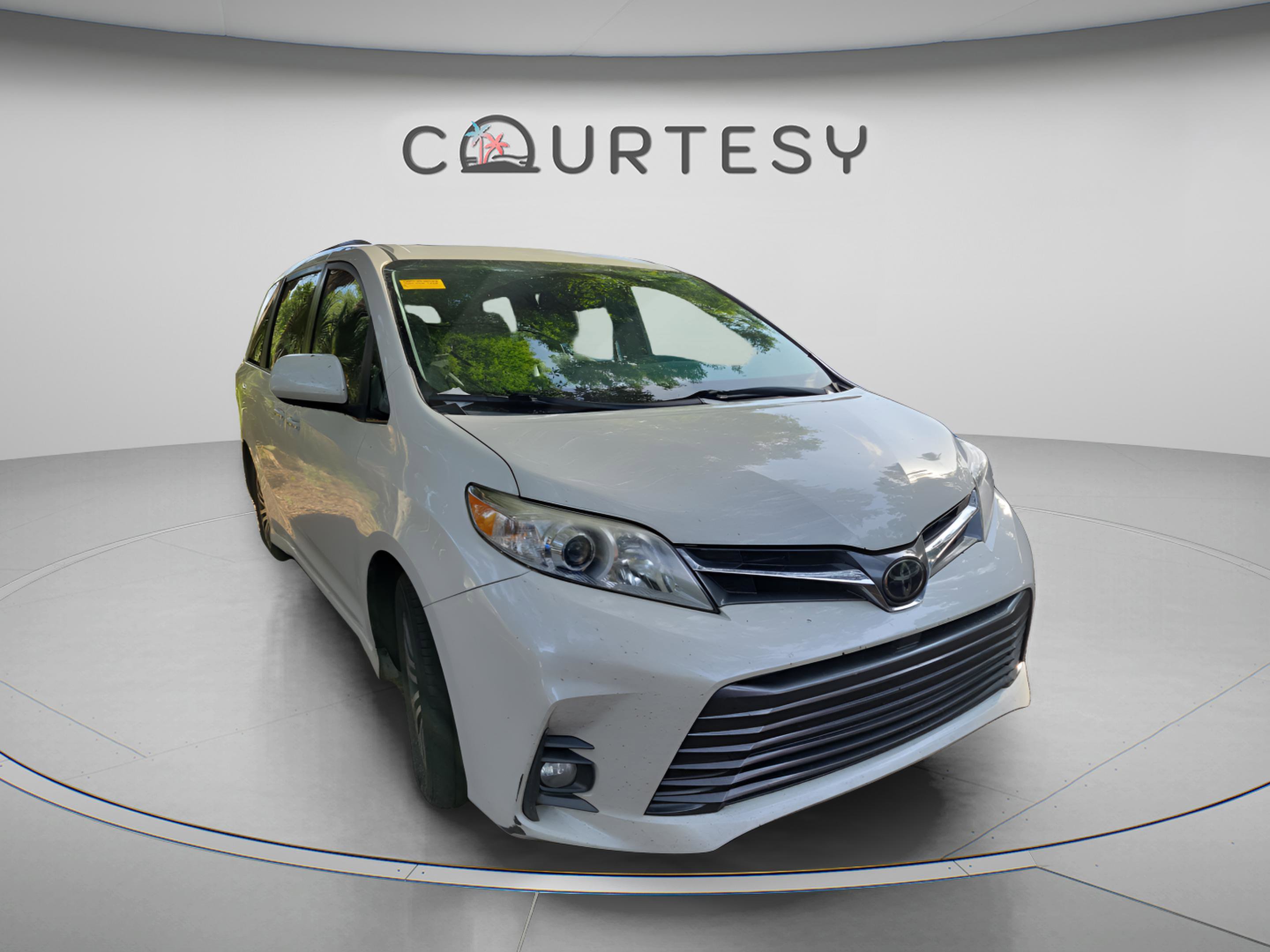 Used 2020 Toyota Sienna XLE FWD image 22