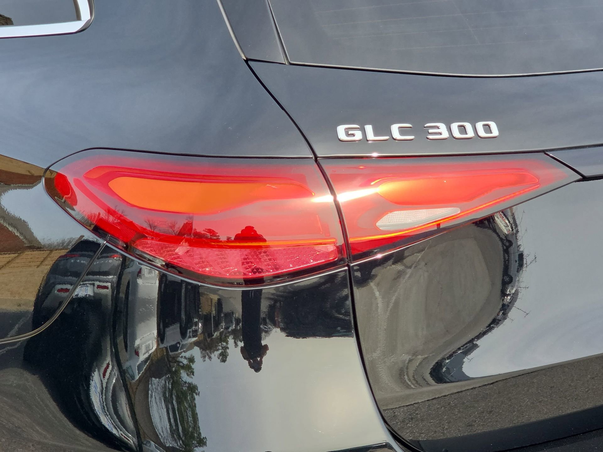 Used 2025 Mercedes-Benz GLC 300 4MATIC image 33