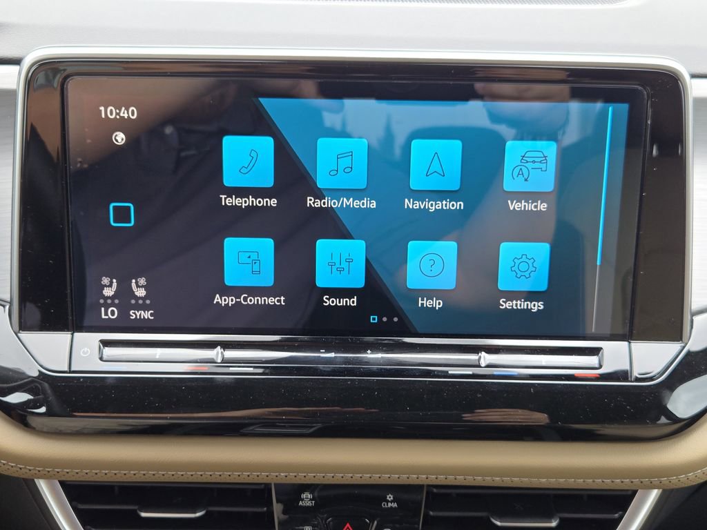 New 2026 Volkswagen Atlas Cross Sport SE FWD image 14