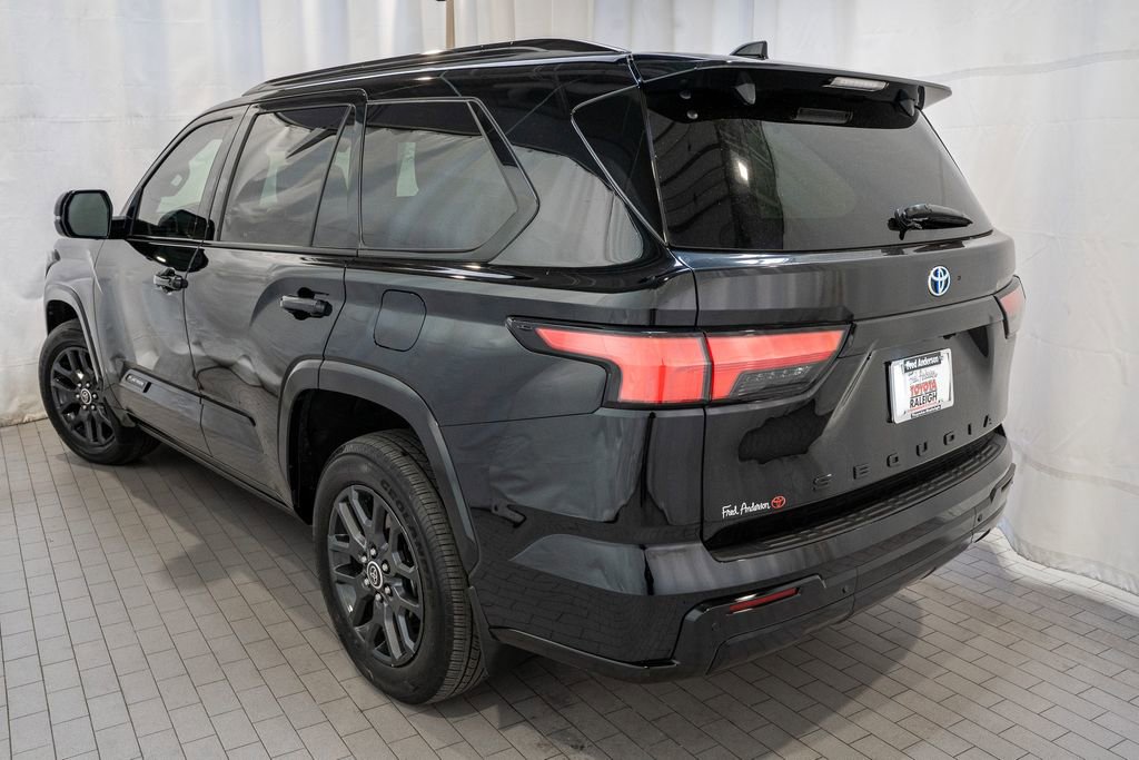 Certified 2023 Toyota Sequoia Platinum image 3