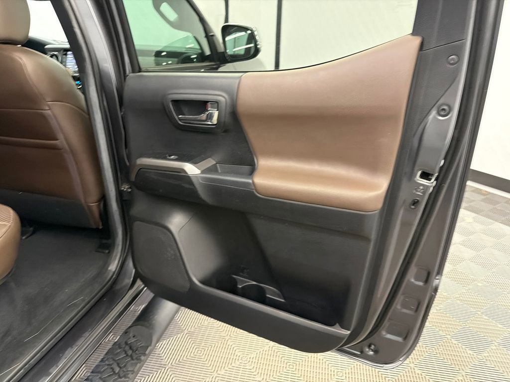 Used 2022 Toyota Tacoma Limited AWD/4WD image 17