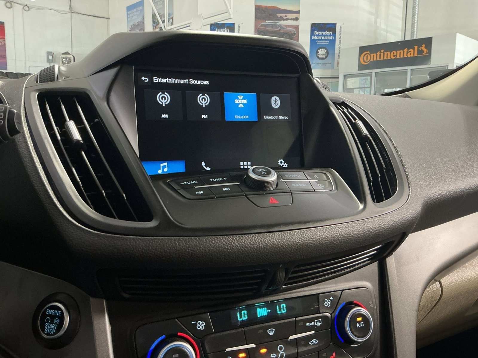 Used 2019 Ford Escape SE image 19