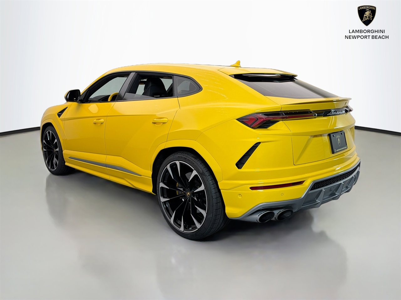 Used 2022 Lamborghini Urus AWD/4WD image 5