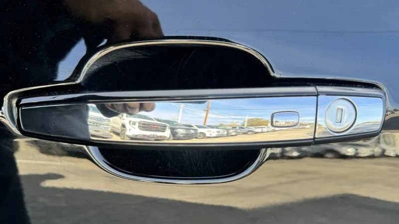 Used 2015 Cadillac SRX Luxury w/ Driver Awareness Package image 9